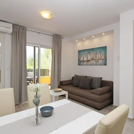 Appartement Gemuetliche In Mit Eigenem Balkon By Interhome