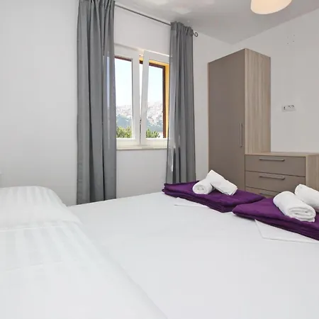 아파트 Gemuetliche In Mit Eigenem Balkon By Interhome *