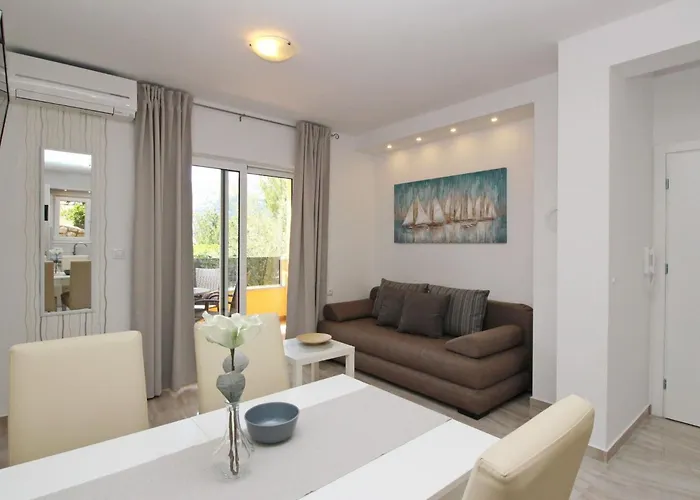 Appartement Gemuetliche In Mit Eigenem Balkon By Interhome